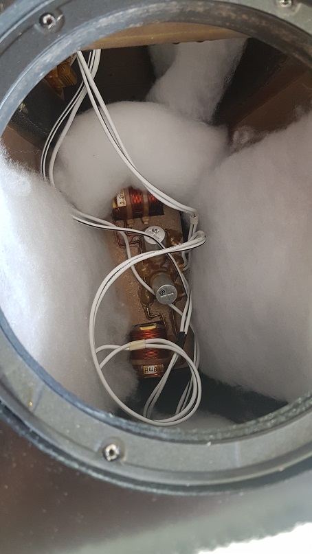 Closer look to original woofer crossover